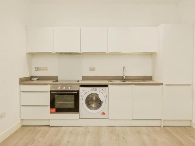 Flat for sale in Southborough, Sandown Park