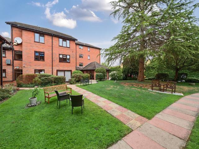 Flat for sale in Locksbottom, Greater London