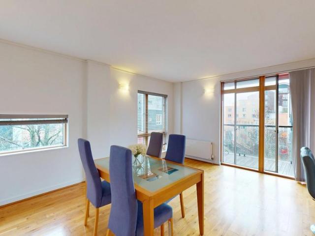 Flat for sale in East Greenwich, Greater London
