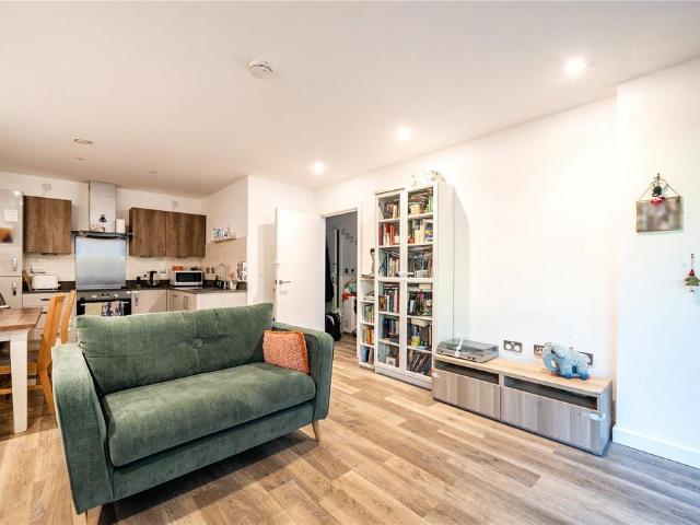Flat for sale in East Greenwich, Greater London