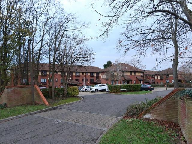 Flat for sale in Milton Keynes