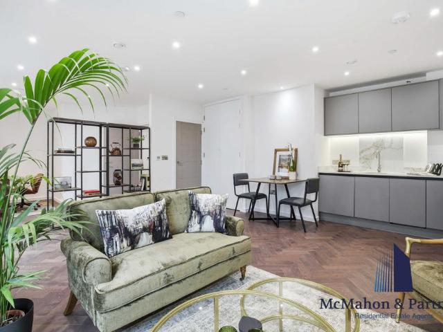 Flat for sale in Aldgate, Lyons