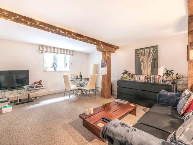 Flat for sale in Bermondsey, Greater London