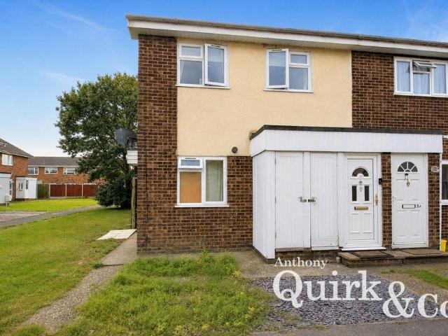 Flat for sale in Winter Gardens, Essex