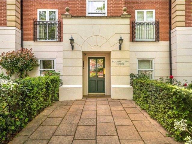 Flat for sale in Greater London