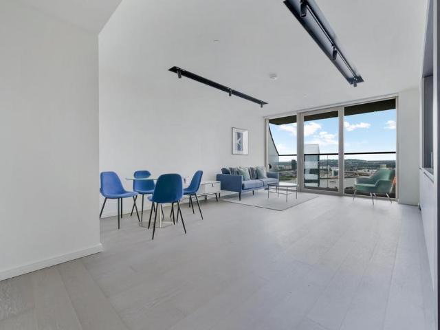 Flat for sale in Isle Of Dogs, Greater London