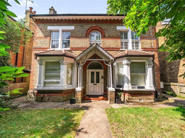 Flat for sale in Strawberry Hill, Greater London