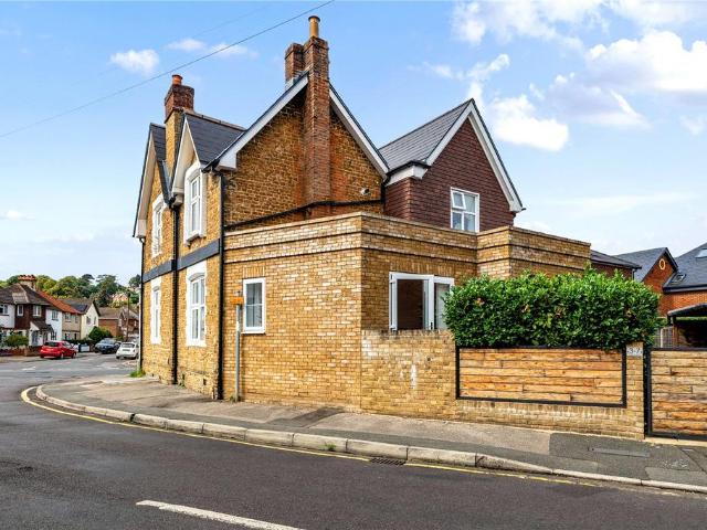 Flat for sale in Farncombe, Waverley