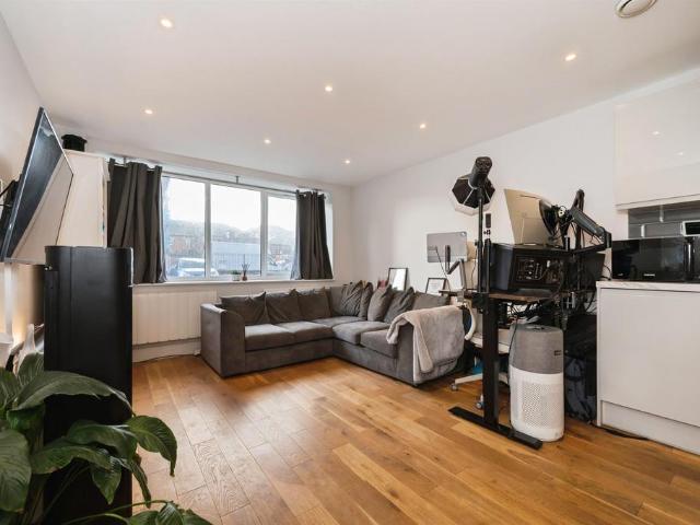 Flat for sale in Eastleigh, Helford