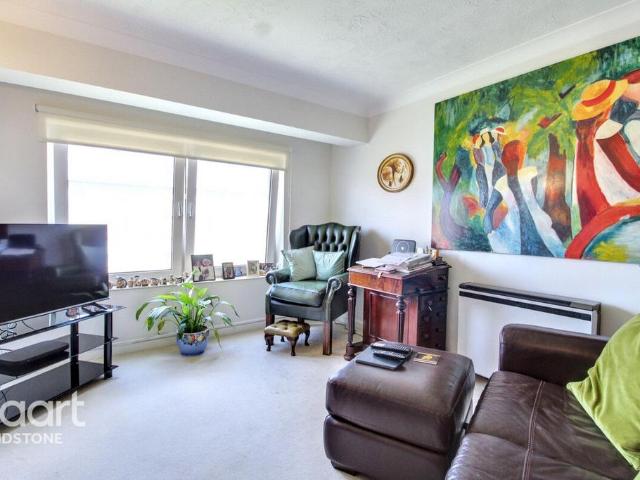 Flat for sale in Vinters Park, Midway