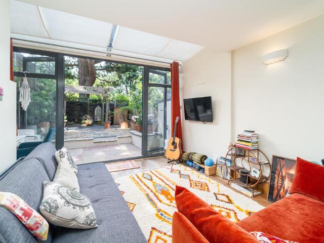Flat for sale in Muswell Hill, Greater London