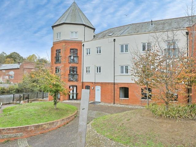 Flat for sale in Lakenham, Norwich