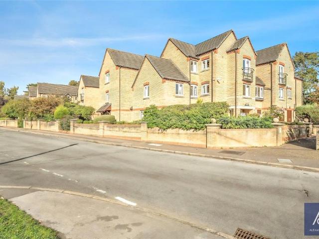 Flat for sale in Brackley, Northamptonshire