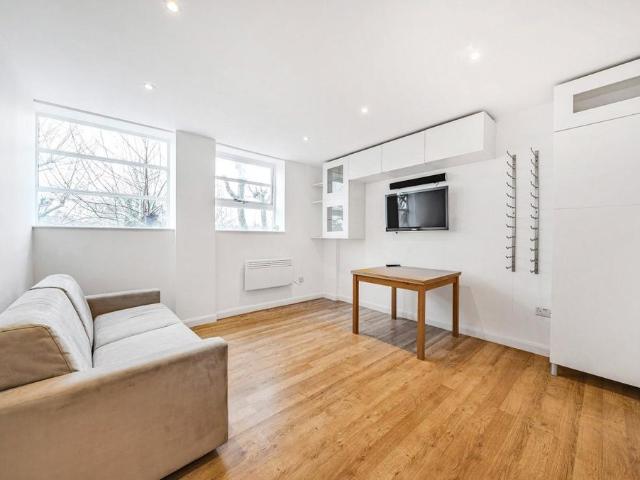 Flat for sale in Old Kent Road, Greater London