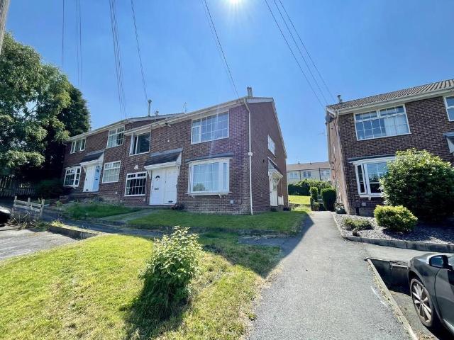 Flat for sale in Farsley, West Yorkshire