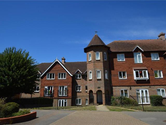 Flat for sale in Holloway Hill, Fole