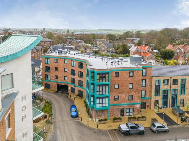 Flat for sale in Fordington