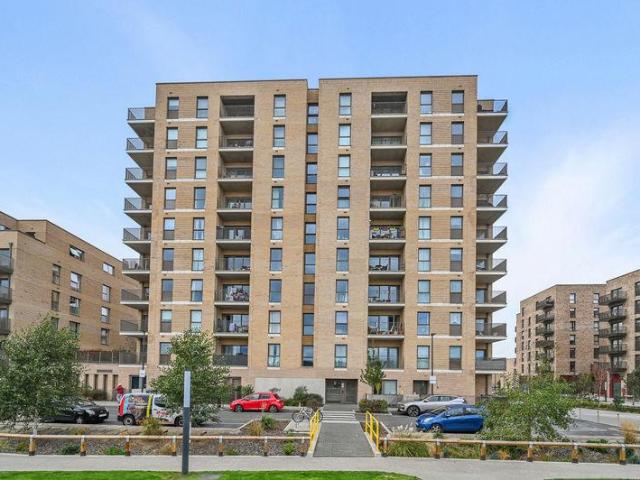 Flat for sale in Kodak, Greater London