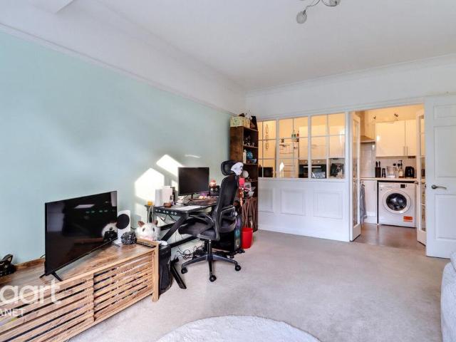 Flat for sale in Acol, Kent