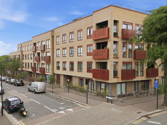 Flat for sale in Leyton, Greater London