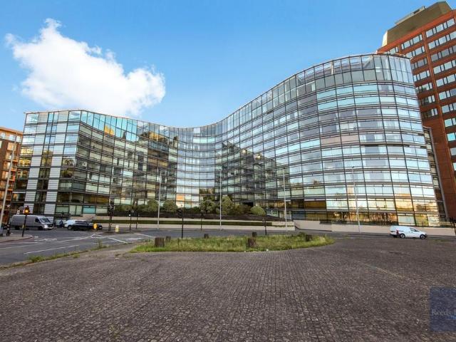 Flat for sale in South Lambeth, Greater London