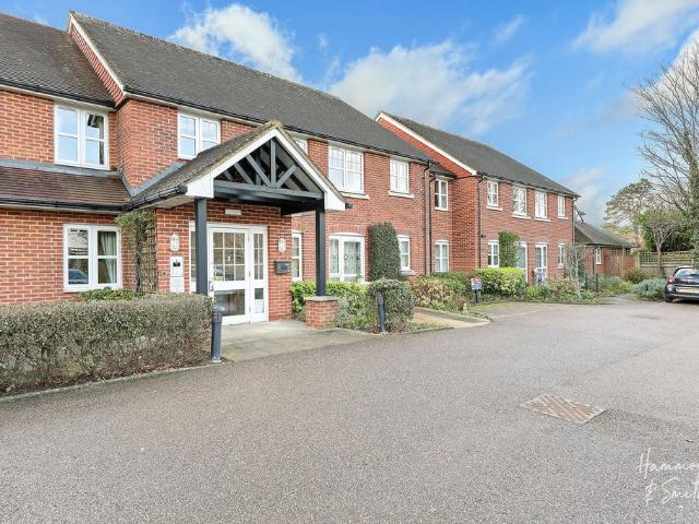 Flat for sale in Ivy Chimneys, Epping