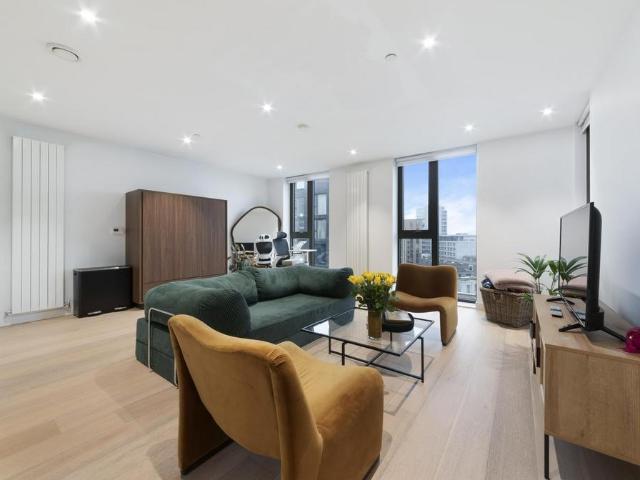 Flat for sale in Silvertown, Greater London