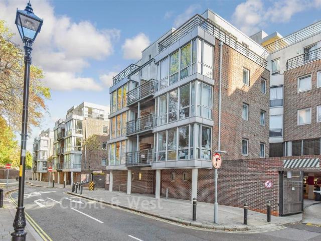 Flat for sale in Portsea, City Of Portsmouth