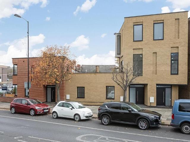 Flat for sale in London Borough of Lewisham, Greater London