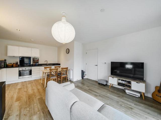 Flat for sale in Kingsbury, Greater London