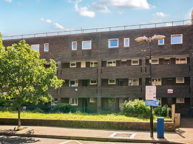 Flat for sale in South Lambeth, Greater London