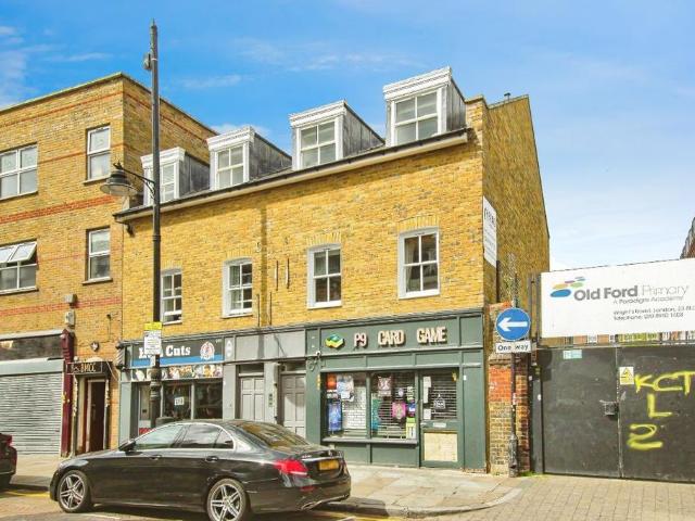 Flat for sale in Old Ford, Bow