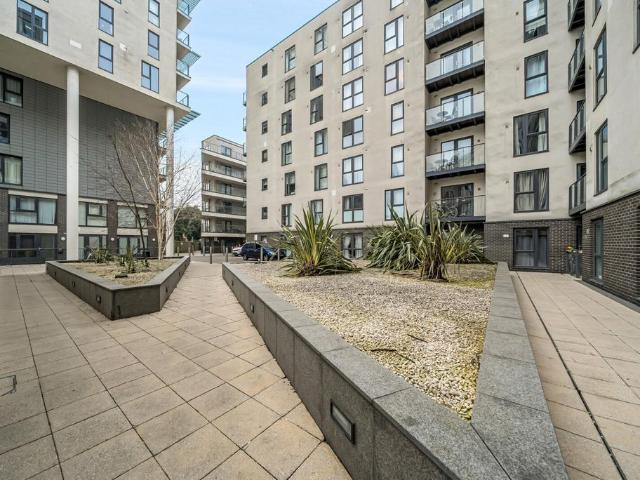 Flat for sale in Horsell, Woking
