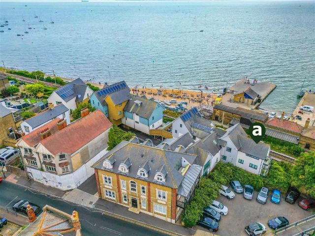 Flat for sale in Alton Barnes, Essex