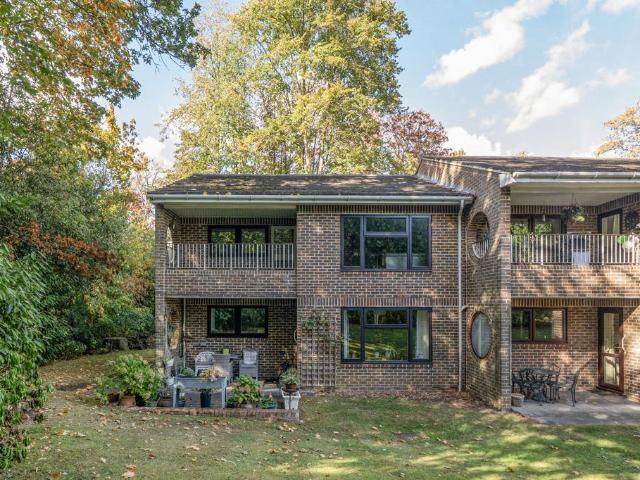 Flat for sale in Sunningdale, Windsor and Maidenhead