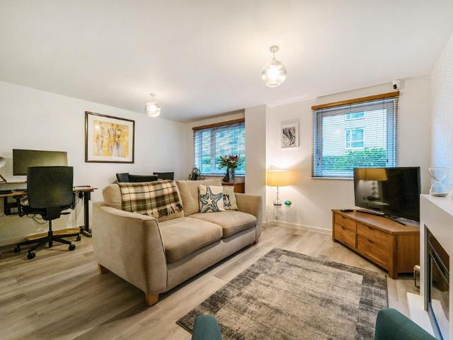 Flat for sale in Imperial Wharf, Cat Hill