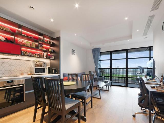 Flat for sale in London City Island, Blackwall