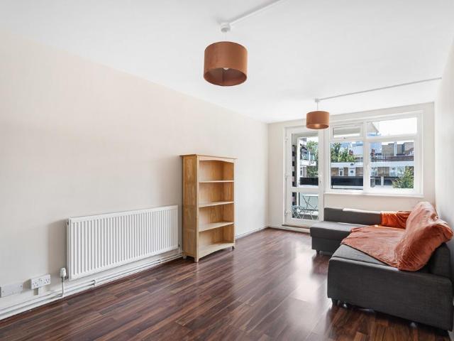 Flat for sale in Hoxton, Greater London