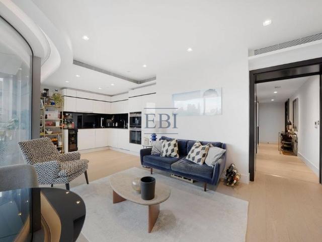 Flat for sale in Vauxhall, Greater London