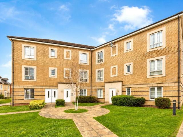Flat for sale in Slough