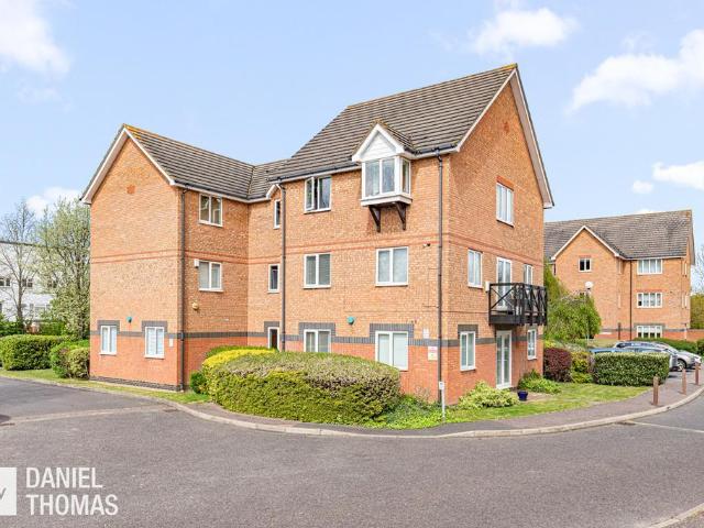 Flat for sale in Epping, Essex