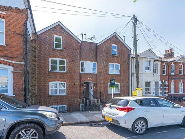 Flat for sale in St Margarets, Greater London
