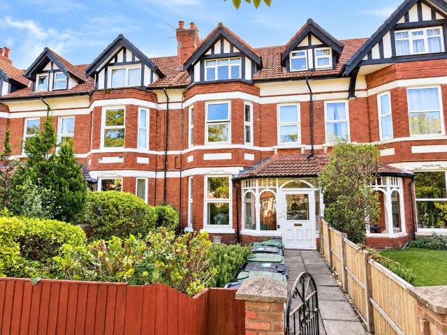 Flat for sale in Grange, West Kirby