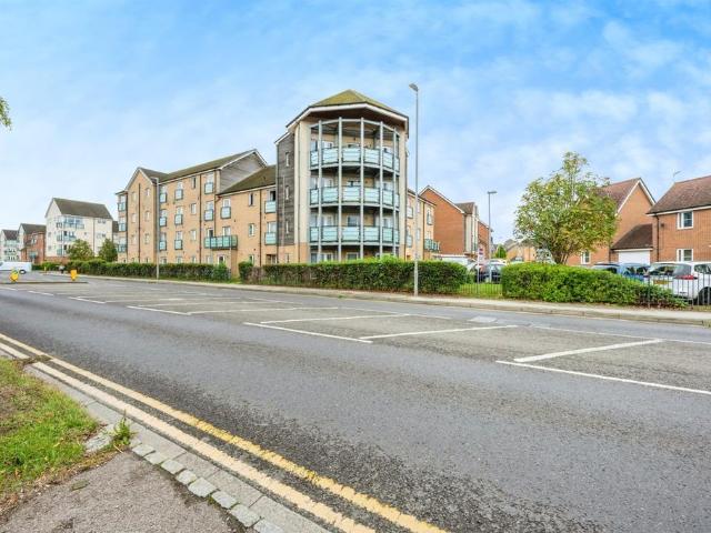 Flat for sale in Dunstable, Bedfordshire