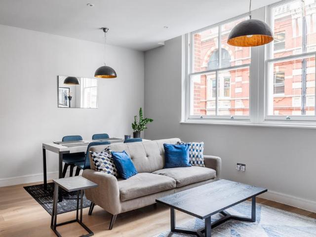 Flat for sale in Covent Garden, Greater London