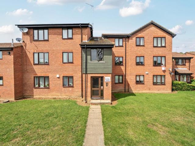 Flat for sale in West Heath, Greater London