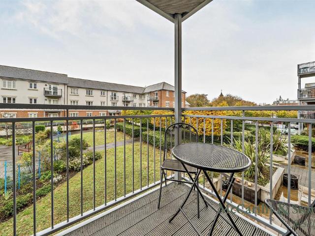 Flat for sale in Basingstoke, Basingstoke and Deane