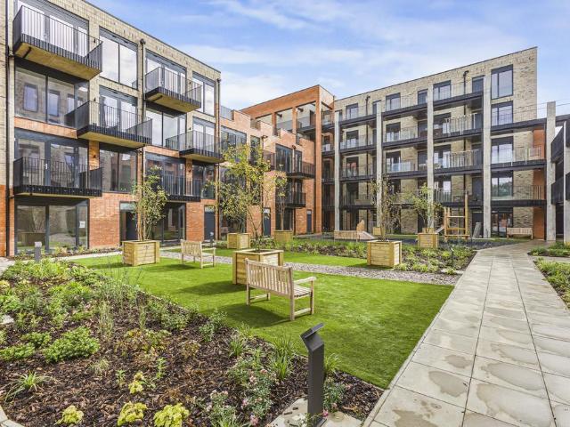 Flat for sale in St Albans, Five Acres
