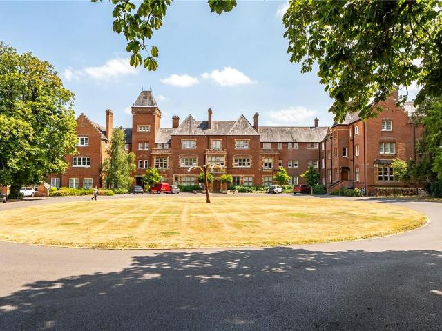 Flat for sale in Berrick Salome, Oxfordshire