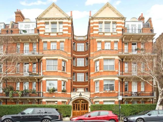 Flat for sale in St. John's Wood, Greater London